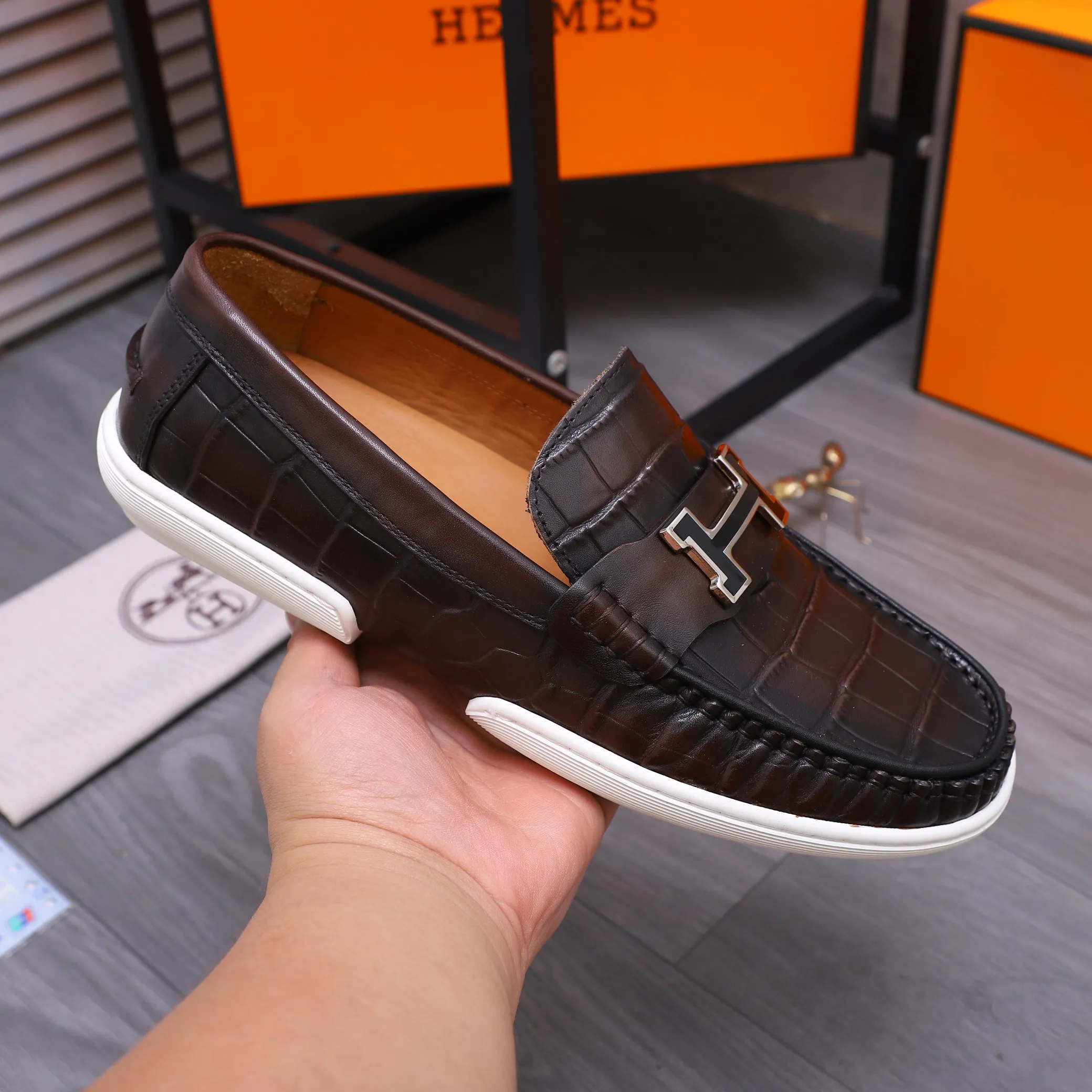 Men's shoes 💰500 Product trademark: HERMES "Hermes" casual slip-on leather shoes Regular size: 38-46 (45.46 custom-made, non-returnable) Product materials: Selected high-quality stone grain cowhide upper, cowhide lining, original outsole